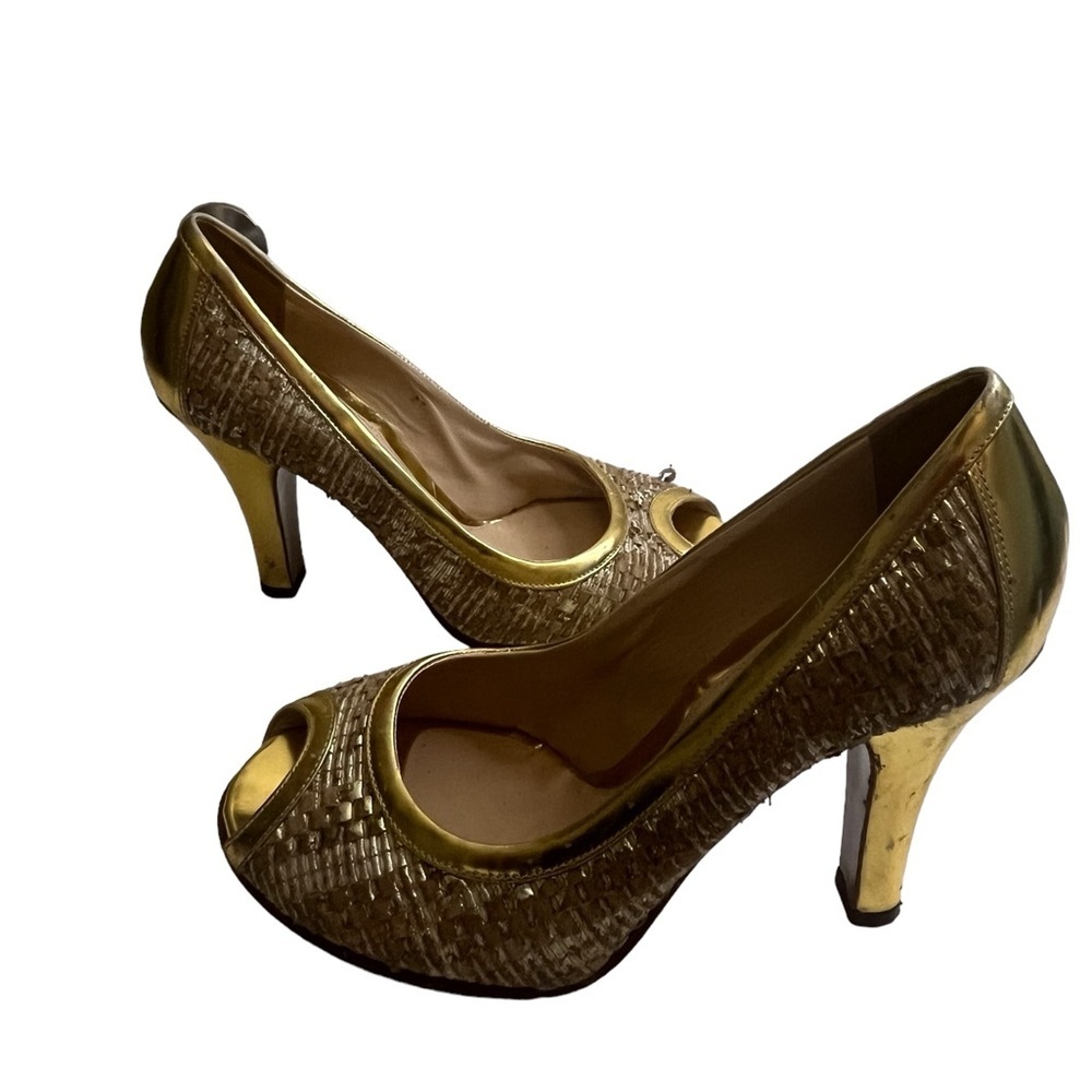 Fendi
Metallic Gold Tone Peep-Toe Pumps Women's Size 9 - Picture 4 of 11